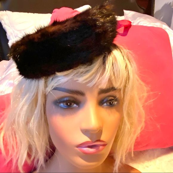 SAKS FIFTH AVE WOMEN'S MINK HAT… - Picture 1 of 11